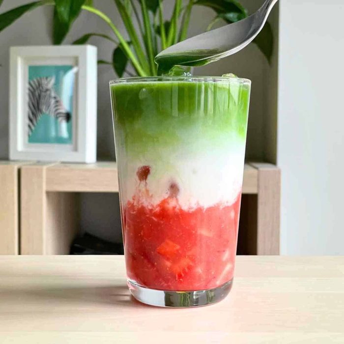 çilekli matcha latte matcha latte